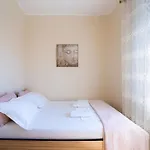 Sea Point Apartment *